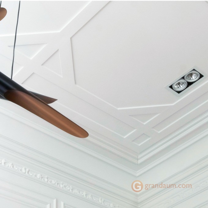 Напольный плинтус с гладким профилем Orac decor SX157