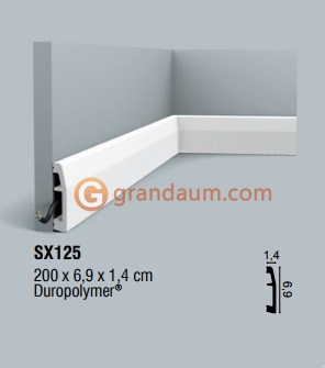 Напольный плинтус с гладким профилем Orac Decor SX125