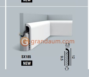 Напольный плинтус с гладким профилем Orac decor SX185