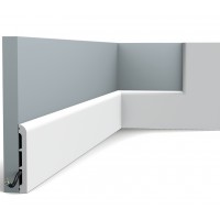 Напольный плинтус с гладким профилем Orac decor SX184-RAL9003